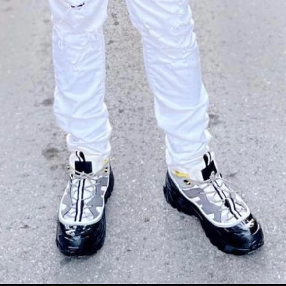 The shoe is in great condition, they a size 9.5 - Picture 2 of 11